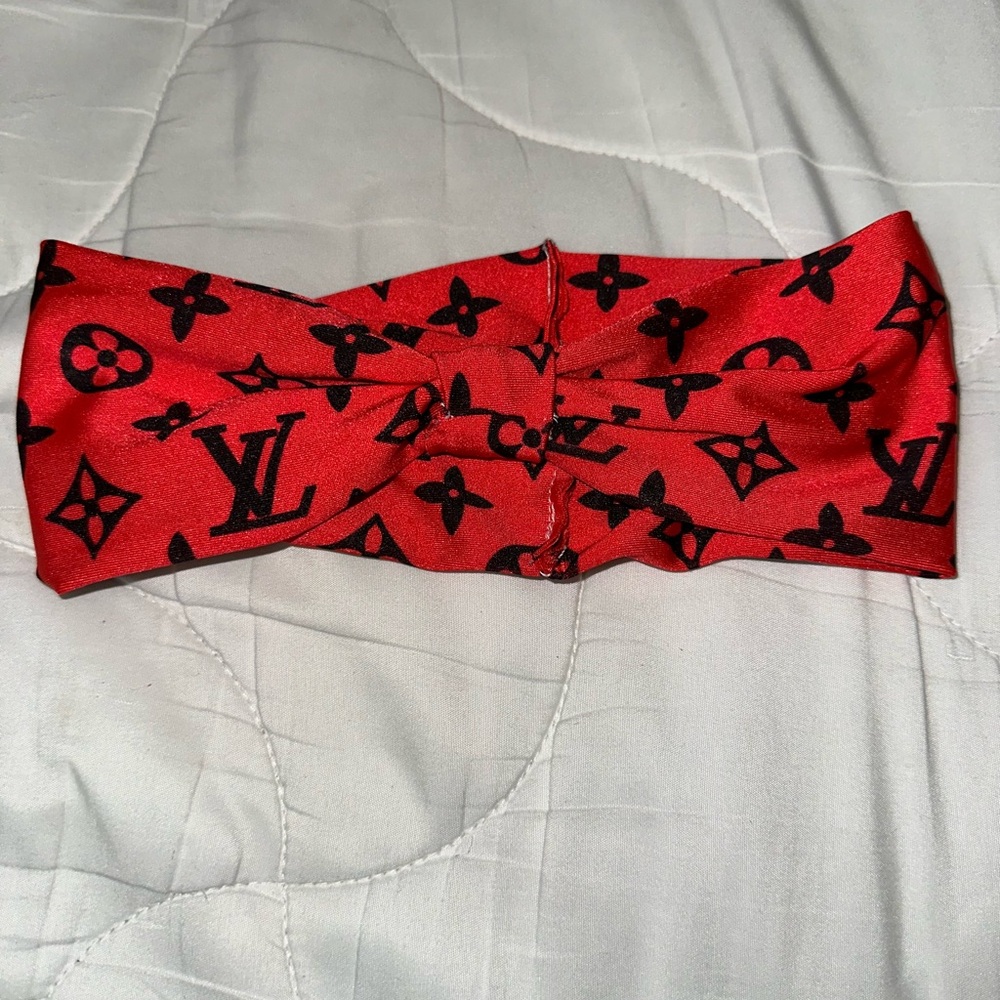LV design headband, cute bow in the middle.
One size only